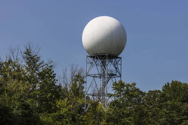 Ağaçları II arasında Doppler meteoroloji radarı