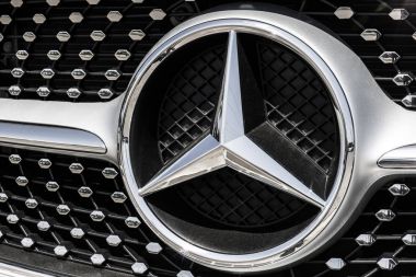 Indianapolis - yaklaşık Ağustos 2017: Mercedes-Benz logosu. Mercedes-Benz küresel bir otomobil üreticisi ve bir bölünme Daimler Ag IV olduğunu