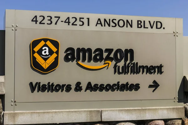 Whitestown - 2017 年 9 月頃: Amazon.com フルフィルメント センター。アマゾンは、米国 vi Largest Internet-Based 店 — ストック写真