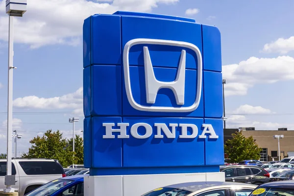 Indianapolis - Eylül 2017 yaklaşık: Honda Motor Co. Logo ve işareti. Honda üreten dünya VII en güvenilir otomobil arasında — Stok fotoğraf