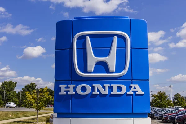 Indianapolis - Eylül 2017 yaklaşık: Honda Motor Co. Logo ve işareti. Honda üreten dünya VIII en güvenilir otomobil arasında — Stok fotoğraf
