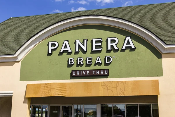 Індіанаполіс - близько 2017 вересня: Panera Хліб роздрібної розташування. Panera є на ланцюг з швидко випадковий ресторани пропонують безкоштовний Wifi Xi — стокове фото