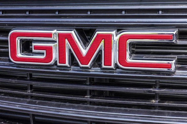 Kokomo - Circa septiembre 2017: GMC y Buick Truck y SUV concesionario. GMC y Buick son divisiones de GM VII —  Fotos de Stock