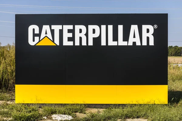 Lafayette - Circa September 2017: Caterpillar Lafayette Logistics Service Center. Cat Logistics provides supply chain solutions to Caterpillar Inc. V — Stock Photo, Image