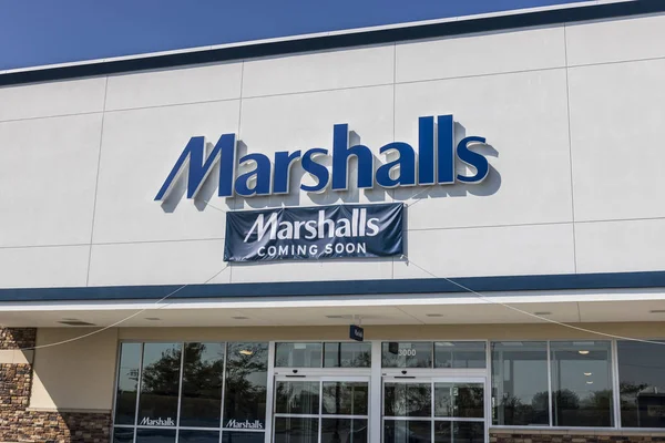 Lafayette - Circa setembro 2017: Opening Soon - Marshalls Retail Strip Mall Location. Marshalls é Filial das Empresas TJX III — Fotografia de Stock