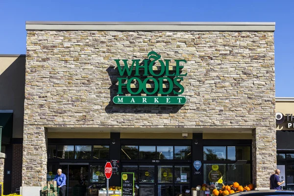 Indianápolis - Circa Septiembre 2017: Whole Foods Market. Amazon anunció un acuerdo para comprar Whole Foods por $13.7 mil millones VII — Foto de Stock