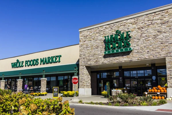 Indianapolis - Sekitar September 2017: Whole Foods Market. Amazon mengumumkan perjanjian untuk membeli Whole Foods seharga $13,7 miliar VIII — Stok Foto