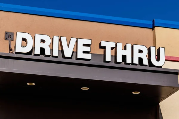 White and Blue Drive Thru sign set against a blue sky I — Stock Photo, Image