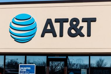 Muncie - Ocak 2018 yaklaşık: At&T hareketlilik kablosuz perakende satmak stok. At&T şimdi IPTV, VoIP, cep telefonları ve Directv sunuyor 