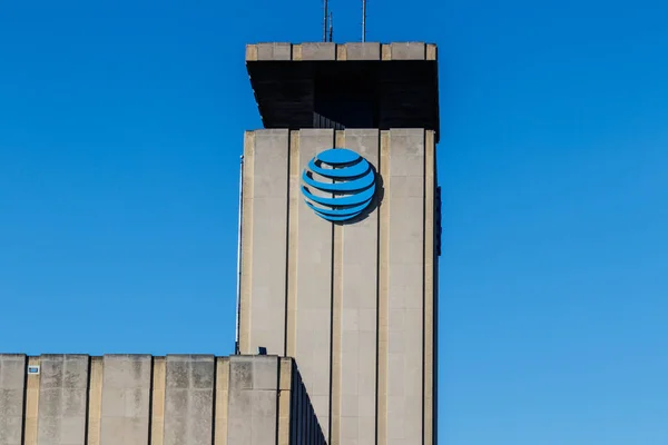 Muncie - Sekitar Januari 2018: Pusat kota AT & T Kantor Pusat. AT & T Inc. adalah sebuah perusahaan telekomunikasi Amerika — Stok Foto