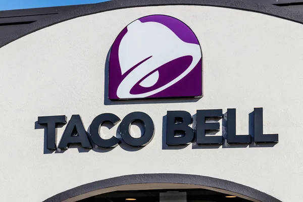 Marion - Circa Enero 2018: Taco Bell Retail Fast Food Location. Taco Bell es una subsidiaria de Yum! Marcas — Foto de Stock