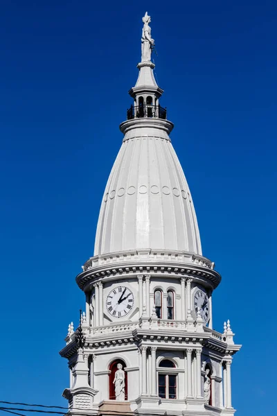 Lafayette - Circa febrero 2018: Tippecanoe County Courthouse con su cúpula alargada y cuatro caras de reloj I — Foto de Stock