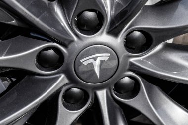 Indianapolis - Şubat 2018 yaklaşık: Tesla Motors Yerel otomobil Bayii. Tesla tasarlayıp üretmektedir Model S elektrikli sedan II