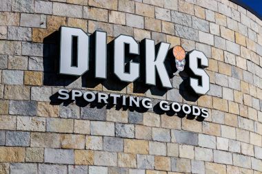 Indianapolis - Mart 2018 yaklaşık: Dick'in spor ürünler perakende satış yerini. Dick'in 21 altında kişilere silah satışı yasaklandı