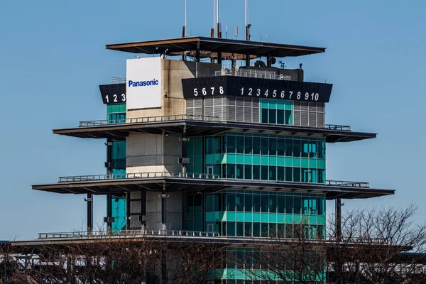 Indianapolis - Mart 2018 yaklaşık: Panasonic Pagoda Indianapolis Motor Speedway adlı. IMS Indy 500 III 102 çalıştırmak için hazırlar — Stok fotoğraf