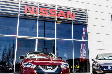 Indianapolis - Mart 2018 yaklaşık: Logo ve tabela bir Nissan araba ve Suv Bayilik. Nissan Renault Nissan İttifakı parçasıdır ben