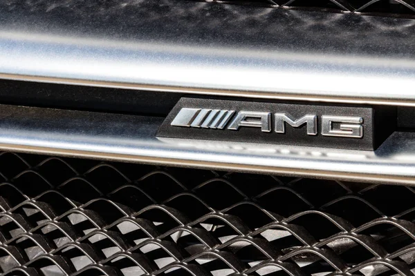 Indianápolis - Circa Março 2018: Distintivo de um Mercedes-Benz AMG. Mercedes-Benz é um fabricante global de automóveis e uma divisão da Daimler AG III — Fotografia de Stock