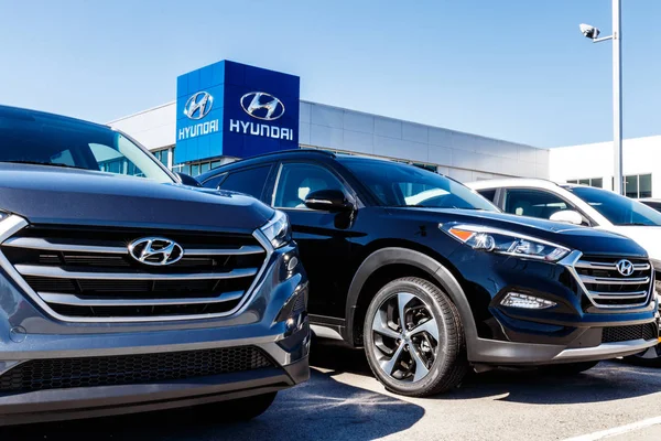 Indianapolis - március 2018 körül: Hyundai Motor Company márkakereskedés. Hyundai egy dél-koreai multinacionális autóipari gyártó azt — Stock Fotó