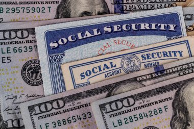 Sosyal güvenlik kartları ve sabit gelirli IV yaşam yüksek maliyet temsil eden para bir yatak