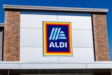 Noblesville - Circa March 2018: Aldi Discount Supermarket. Aldi sells a range of grocery items, including produce, meat & dairy, at discount prices II clipart