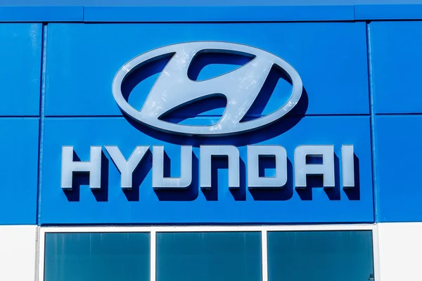 Noblesville - Circa Marzo 2018: Hyundai Motor Company Dealership. Hyundai es un fabricante automotriz multinacional surcoreano V — Foto de Stock