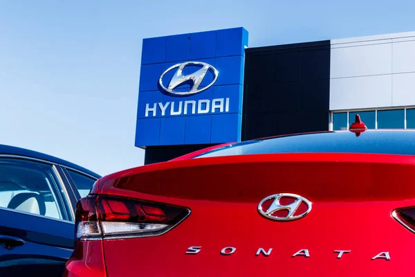 Noblesville - március 2018 körül: Hyundai Motor Company márkakereskedés. Hyundai egy dél-koreai multinacionális autóipari gyártó VII. — Stock Fotó