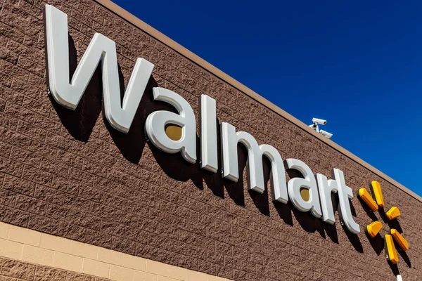 Noblesville - cirka mars 2018: Walmart återförsäljare. Walmart är en amerikanska multinationella Retail Corporation Ii — Stockfoto