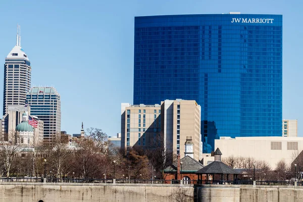 Indianapolis - Circa marzo 2018: Downtown JW Marriott Hotel. Il JW Marriott è una catena mondiale di hotel di lusso II — Foto Stock