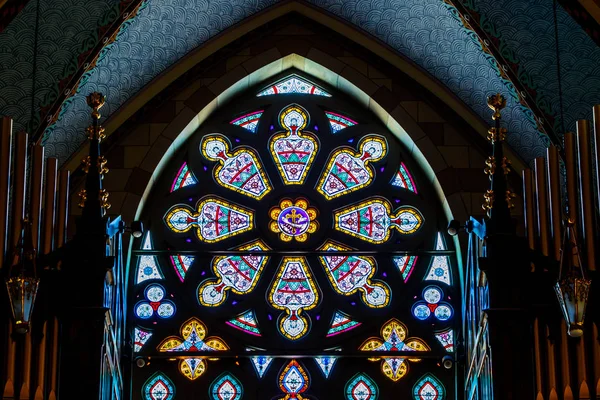 Indianapolis: ca. März 2018: das Rosenfenster an der katholischen Herz-Jesu-Kirche. Diese Pfarrei wurde 1875 gegründet. — Stockfoto