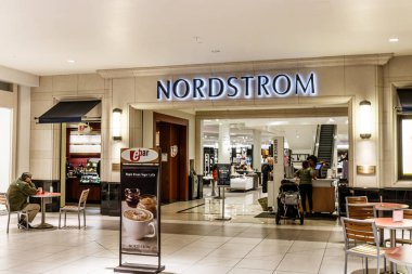 Indianapolis - Nisan 2018 yaklaşık: Nordstrom perakende alışveriş merkezi konumu. Nordstrom bilinen için onun hizmet ve moda ben