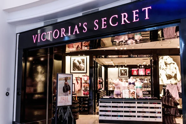 Indianapolis - περίπου Απρίλιο του 2018: Victoria's Secret λιανικής Mall τοποθεσία. Victoria's Secret είναι η μεγαλύτερη αμερικανική λιανικής πώλησης των εσωρούχων μου — Φωτογραφία Αρχείου