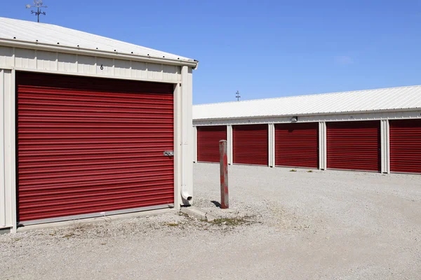 Numrerade self-storage och mini lagringsenheter garage Xii — Stockfoto