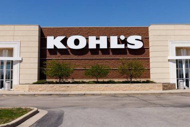 Muncie - Nisan 2018 yaklaşık: Kohl's perakende deposu konumu. Kohl's üzerinde 1.100 indirim mağazaları II çalışır