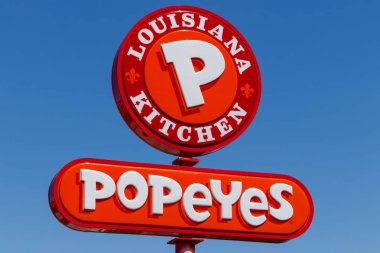 Anderson - Nisan 2018 yaklaşık: Popeyes Louisiana mutfak Fast Food Restoran. Popeyes, Cajun tarzı Fried Chicken için ben bilinmektedir