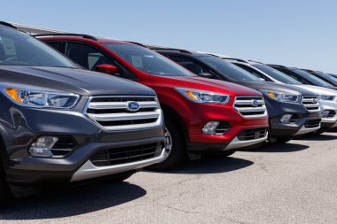 Lafayette - Nisan 2018 yaklaşık: Yerel Ford Otomobil ve kamyon Bayilik. Ford Lincoln ve Motorcraft markalar XI altında ürünler satıyor