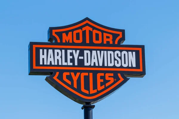 Lafayette - Vers avril 2018 : signalisation locale Harley-Davidson. Harley Davidsons Motorcycles sont connus pour leur fidélité après II — Photo
