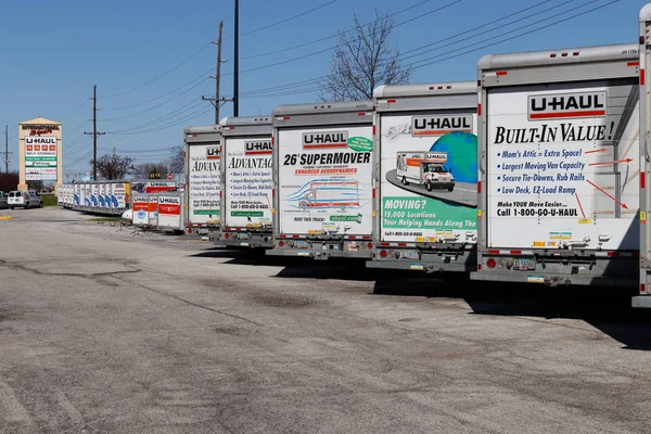 Lafayette - Circa April 2018: Het verplaatsen van de U-Haul Truck verhuurvestiging. U-afstand biedt verhuizen en opslag oplossingen Iv — Stockfoto