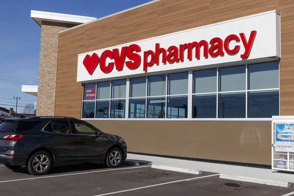 Indianápolis - Circa enero 2020: CVS Pharmacy Retail Location. CVS es la cadena farmacéutica más grande de los Estados Unidos — Foto de Stock