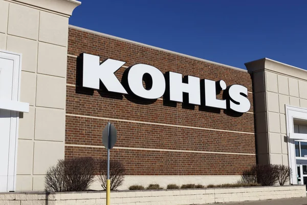 Indianapolis - Circa januari 2020: Kohl 's Retail Store Plats. Kohls accepterar Amazonas returer gratis — Stockfoto