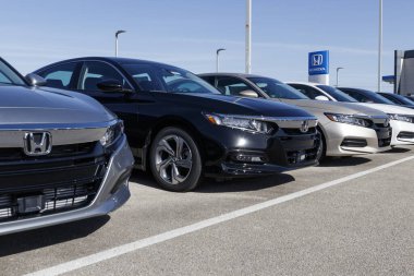 Muncie - Şubat 2020: Honda Motor Co otomobil ve SUV bayiliği. Honda dünyanın en güvenilir arabaları arasında üretir..