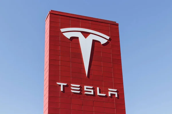 Cincinnati Circa Fevereiro 2020 Tesla Service Center Tesla Projeta Fabrica — Fotografia de Stock