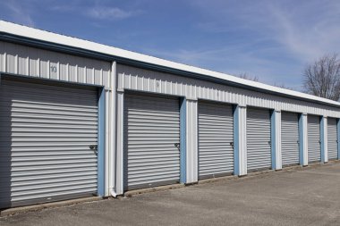 Özel depo ve küçük garaj üniteleri.