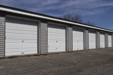 Özel depo ve küçük garaj üniteleri.