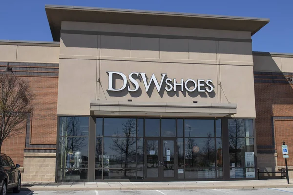 Noblesville Cirka April 2020 Dsw Shoes Butik Designer Brands Återförsäljare — Stockfoto