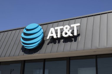 Lafayette - Mayıs 2020: AT & T cep telefonu perakende mağazası. AT & T, yeni Sosyal Mesafe Kuralları çerçevesinde kaldırım kenarı hizmeti sunuyor.