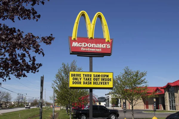 Lafayette Circa Maio 2020 Mcdonald Restaurant Mcdonald Está Oferecendo Entrega — Fotografia de Stock