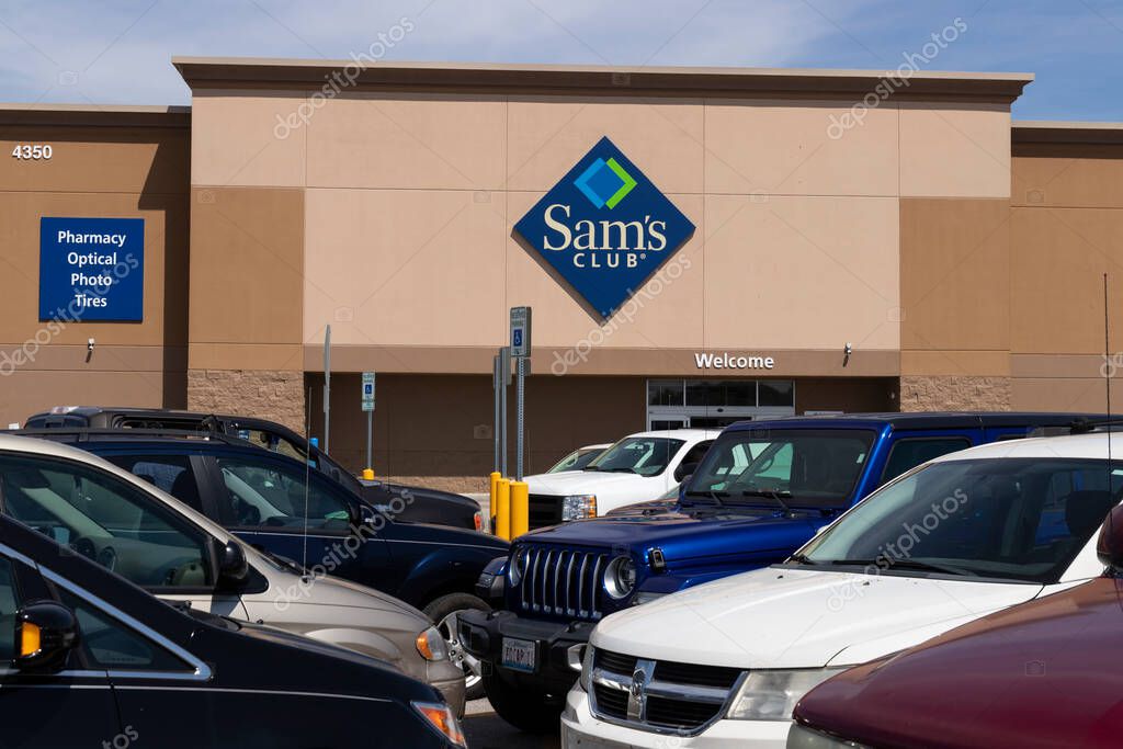Terre Haute - Circa May 2020: Sam's Club Warehouse. Sam's Club is a chain of membership only stores owned by Walmart.