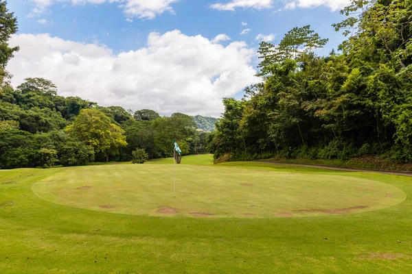 Paisagem no campo de golfe. Zona tropical Imagem De Stock