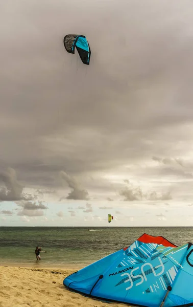 Kite surfing at Le Morne beach, Mauritius — стокове фото