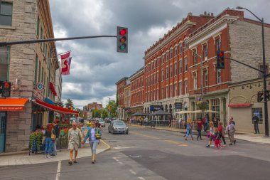 Kingston 'ın işlek bir caddesi, Ontario, Kanada olarak da bilinir.